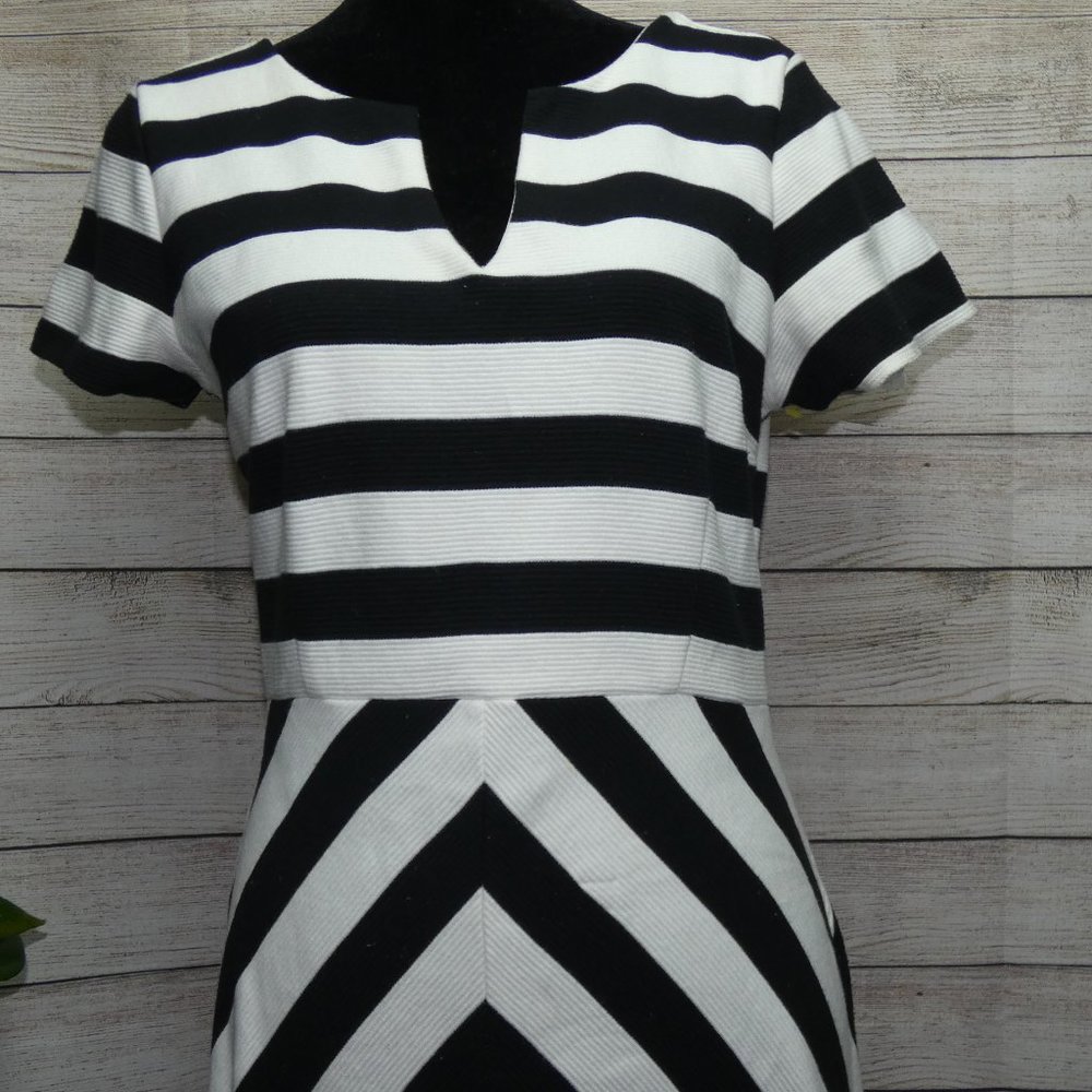 ANN TAYLOR Black & White Chevron Dress Size 10